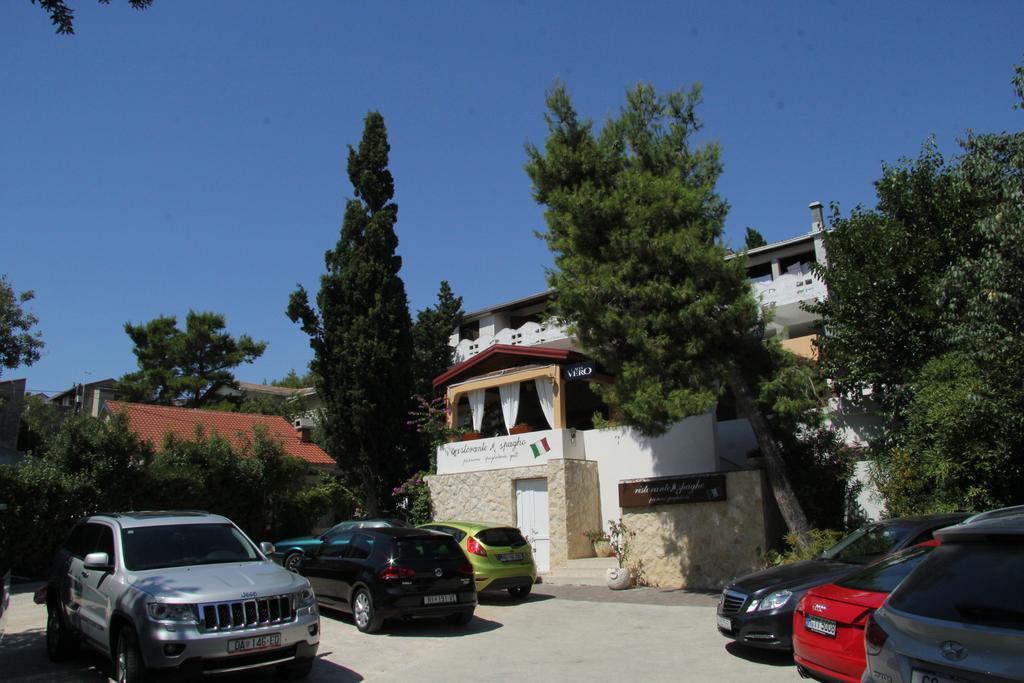 Novalja Guesthouse Economy Rooms Exterior foto